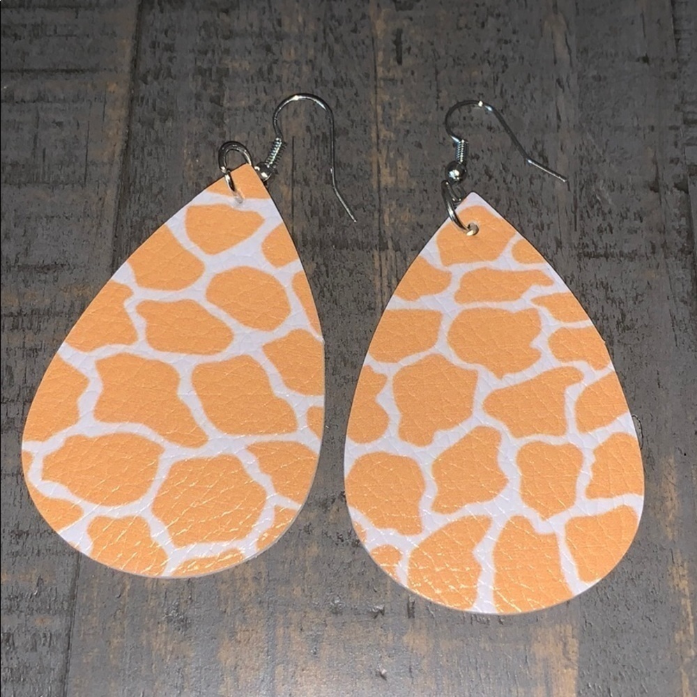 5/$25 Giraffe Animal Print‎ Faux Leather Earrings-NEW